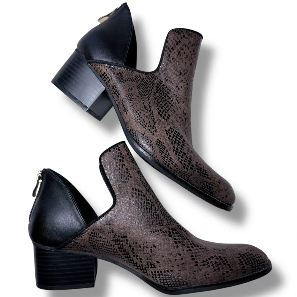 Andrew Geller Friona Booties Size 8M Snakeskin Print Block Heel Ankle Boots